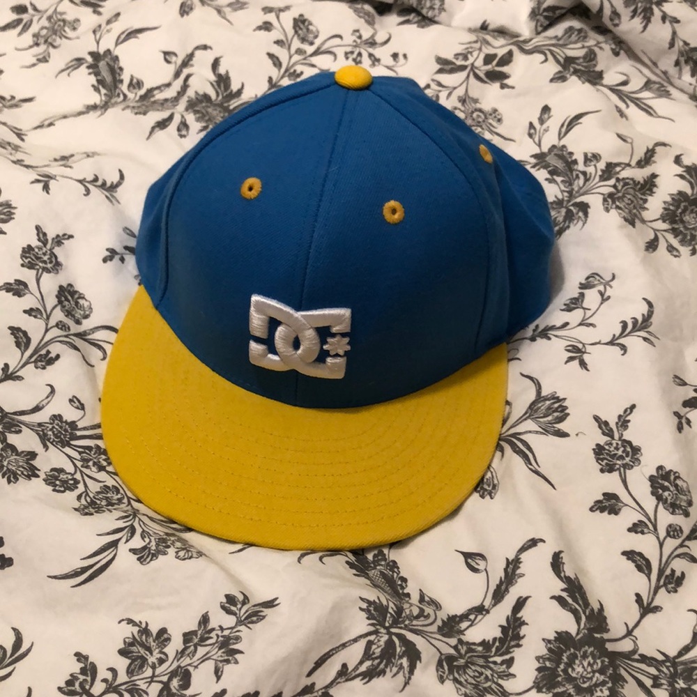 DC SnapBack NWOT